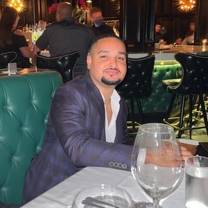 Meet your Posher, Adam